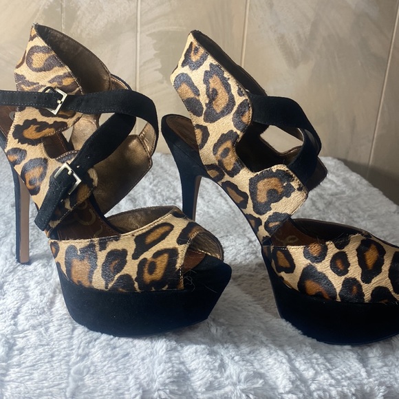 139. Sam Edelman real fur higher heel size 6.5 - Picture 2 of 11